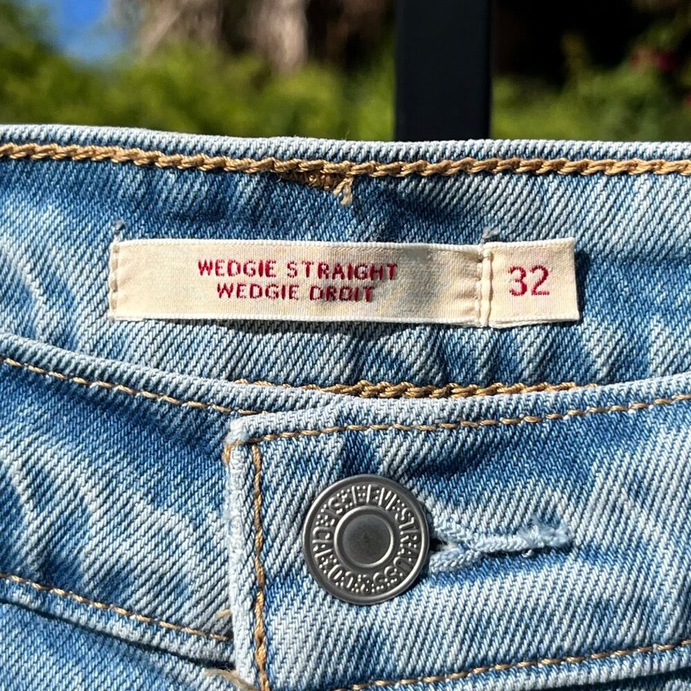 Levi's Premium Wedgie Straight Crop Ripped Distressed Jeans Size 32 - Picture 3 of 8